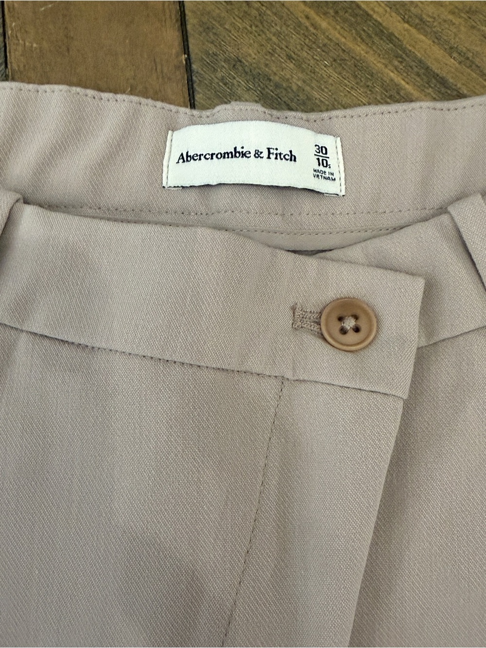 Abercrombie & Fitch NWT Tailored Asymmetrical Pleated Trouser Beige Sz 30 Short - Picture 4 of 8